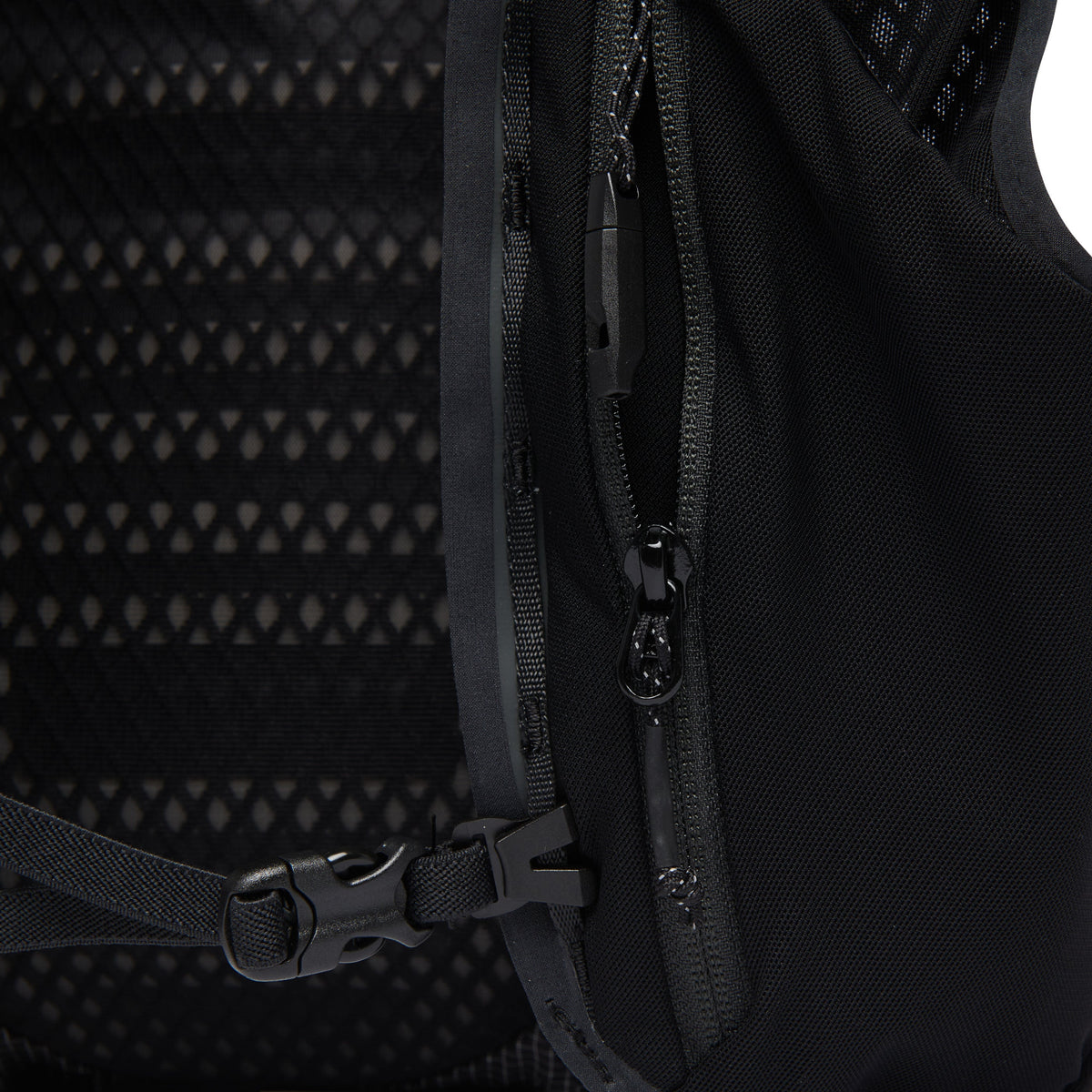 Distance 8 Backpack - Past Season